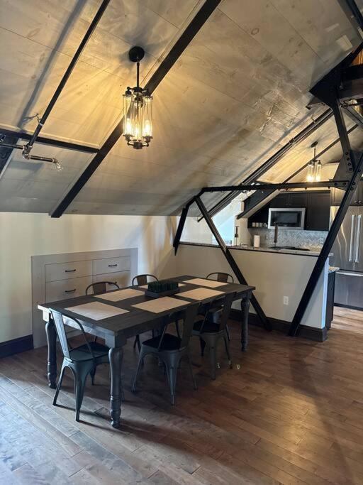 Apartment Upscale Industrial Penthouse *