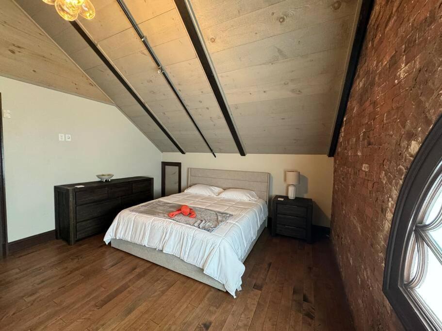 Upscale Industrial Penthouse * Plymouth
