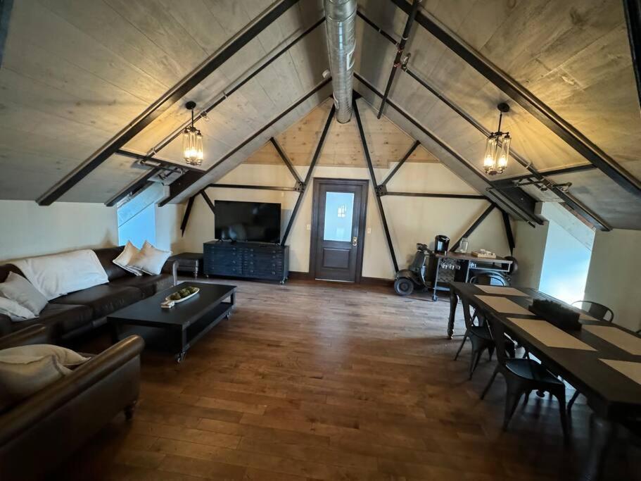 Upscale Industrial Penthouse Apartment *